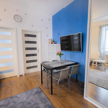 Poznanska Apartment. Great Location. Center شقة