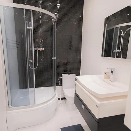 Poznanska Apartment. Great Location. Center Daire Varşova