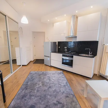 Poznanska Apartment. Great Location. Center Apartment Warsaw