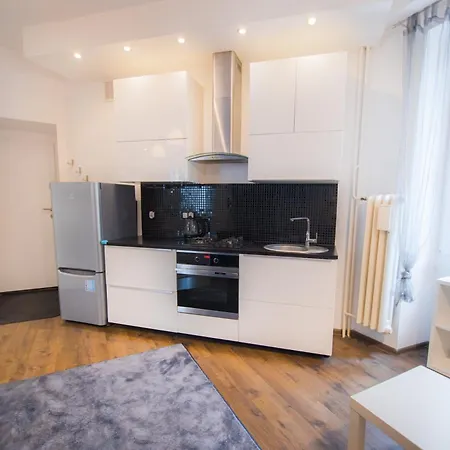 Poznanska Apartment. Great Location. Center Apartment