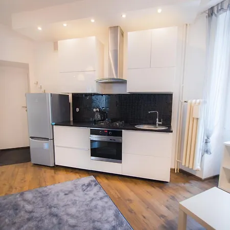 Poznanska Apartment. Great Location. Center דירה